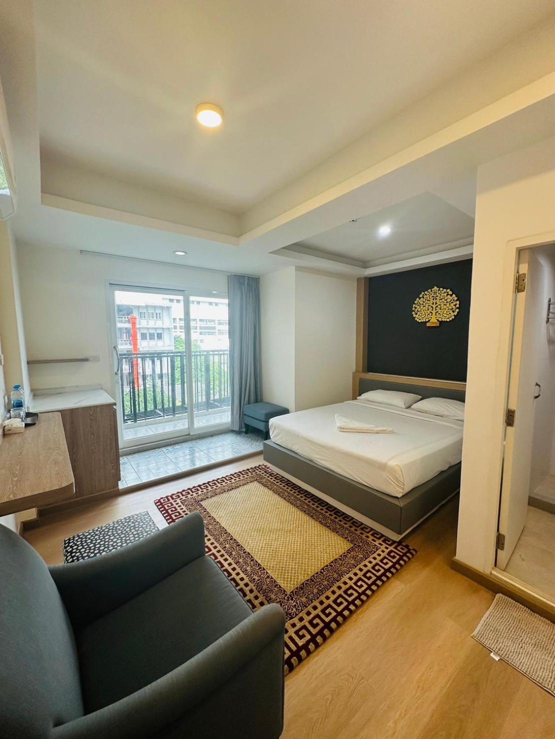 Royal Garden Home Hotel Bangkok Exterior foto