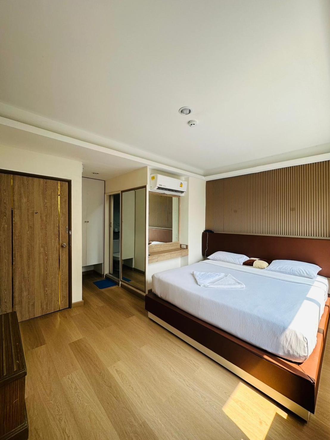 Royal Garden Home Hotel Bangkok Exterior foto