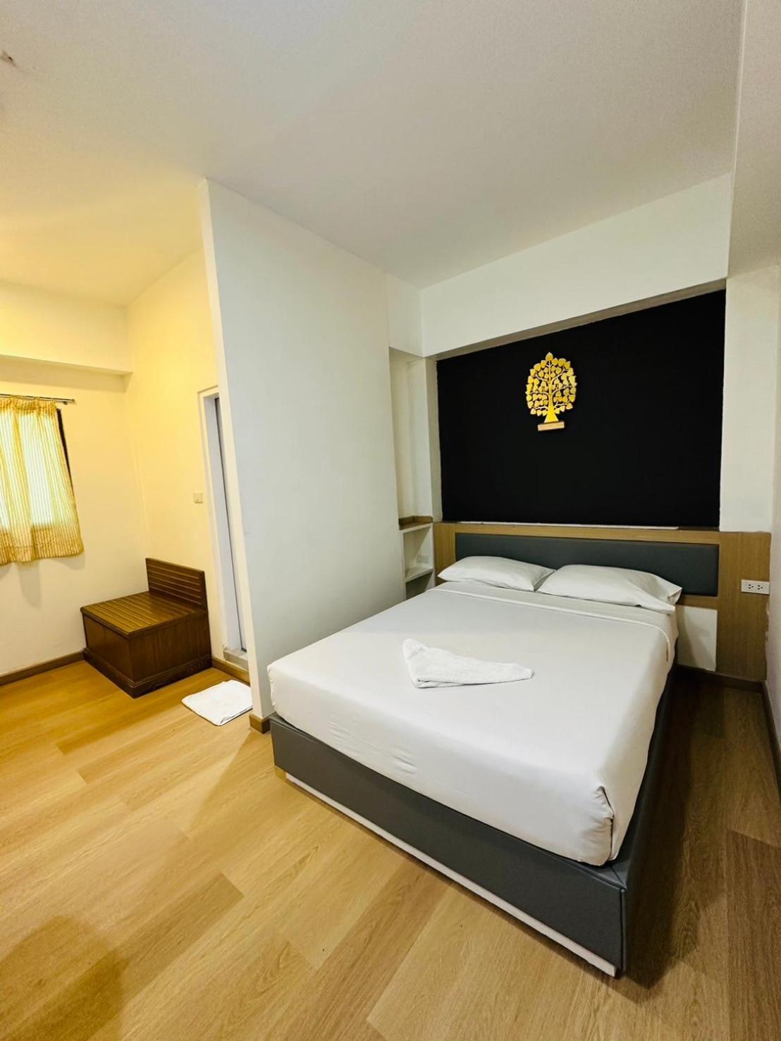 Royal Garden Home Hotel Bangkok Exterior foto